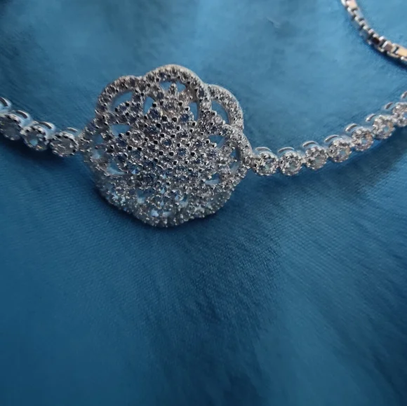 New Bella Luce rhodium over sterling white diamond simulant adjustable bracelet - Picture 2 of 8